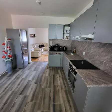 Apartman U Koleji Ii Apartment